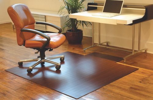 Come proteggere il tappeto dalla sedia da ufficio?