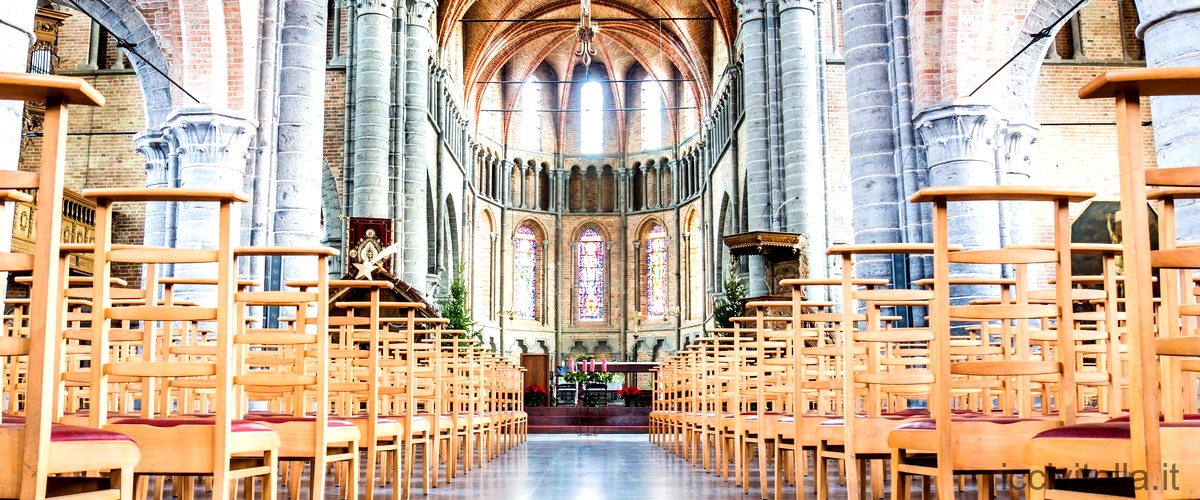 Il significato e l'importanza della tribuna nelle chiese