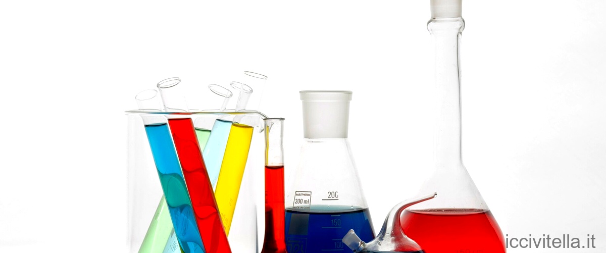 La decantazione si usa per separare i solidi insolubili presenti in un liquido.